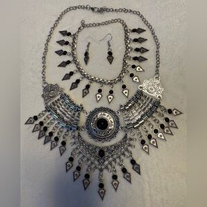 NWOT Jewelry Set Includes 1 Statement Necklace 1 Matching Bracelet And Earrings